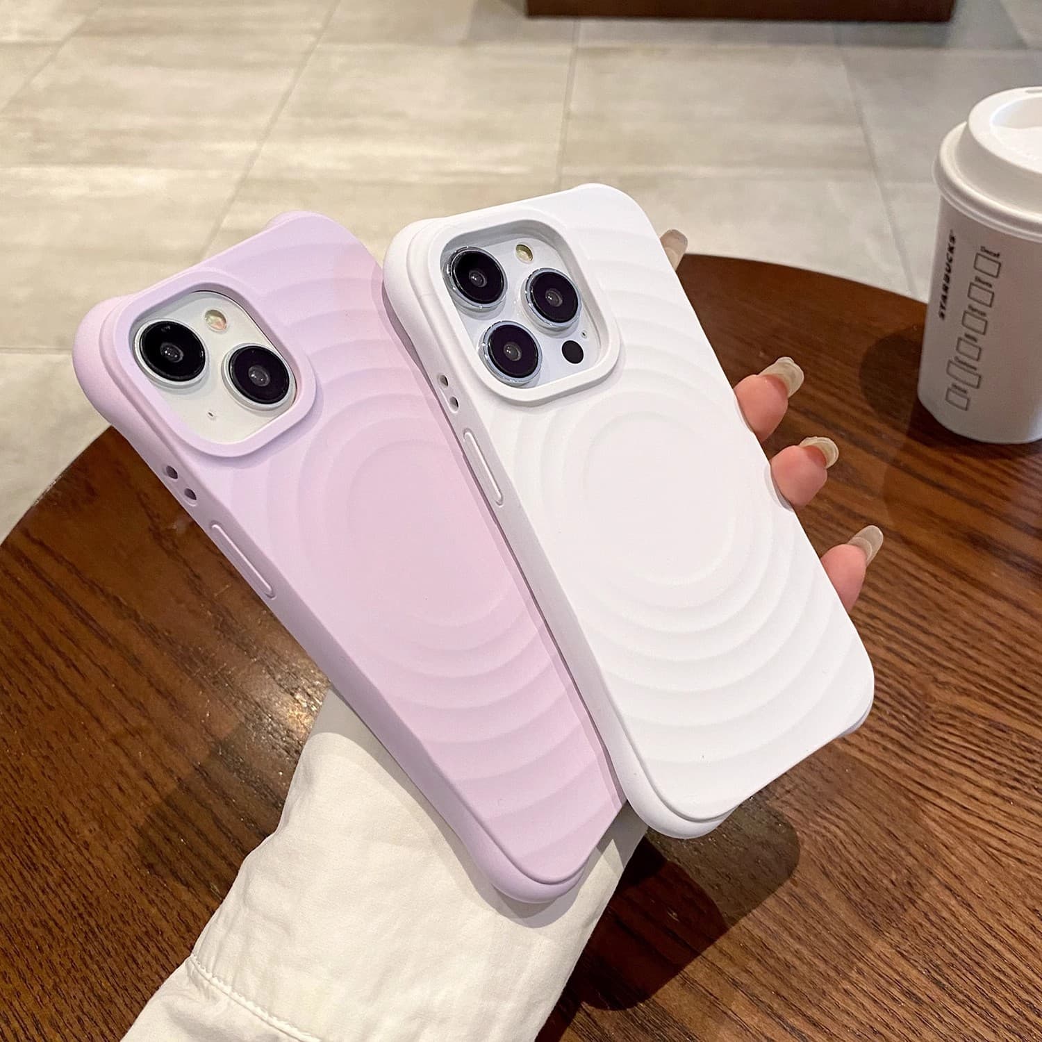 Чехол для iPhone 17 Pro Max с волнообразным рисунком, магнитный, из жидкого силикона, защитный чехол для Apple 16 с усиленной защитой от падений по четырем углам