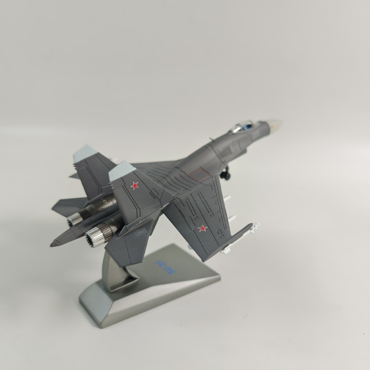 Модель истребителя Су-35 1/100 оптом из Китая